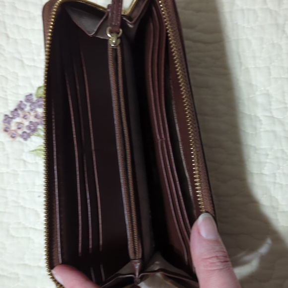 Michael Kors wallet - Picture 2 of 3